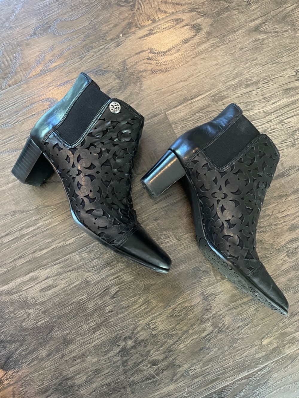 Women’s Black Cutout Pointed Textured Leather Ankle Boots Booties